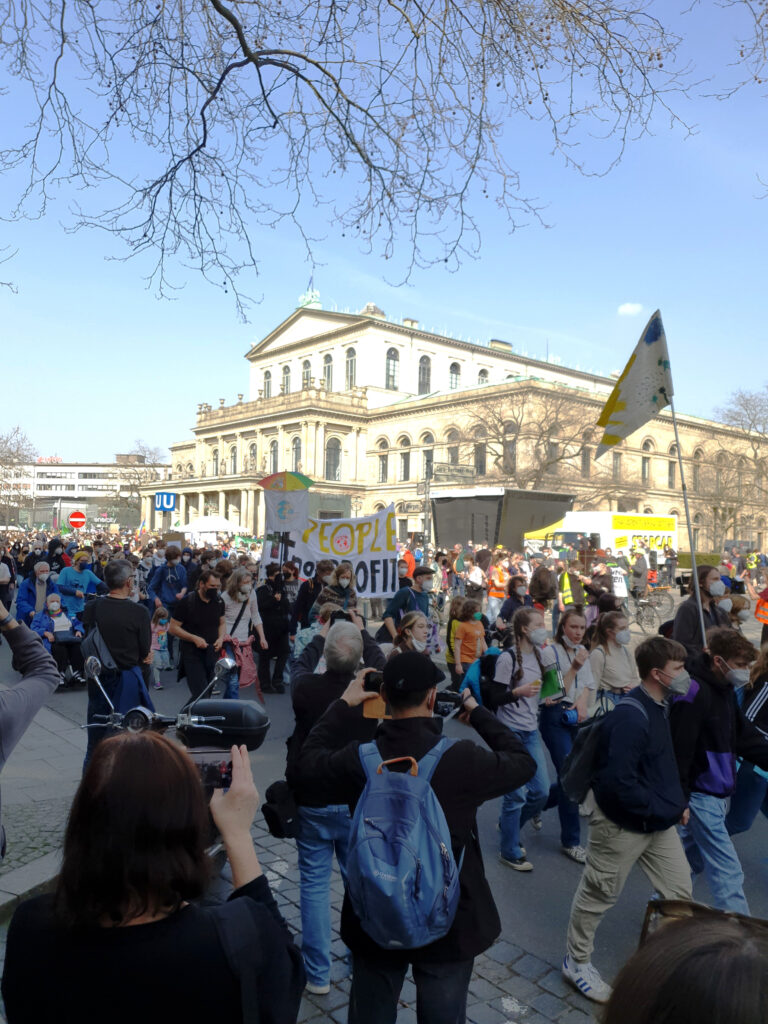 FFF Demonstrationszug vor dem Opernplatz in Hannover